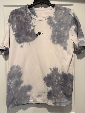 Nike Men’s Gray and White Tie-Dye Crew Tee